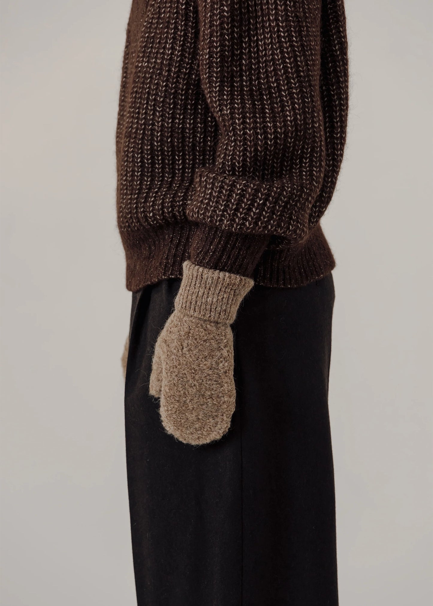 Bare-Knitwear-Alpaca-Boucle-Mittens-taupe