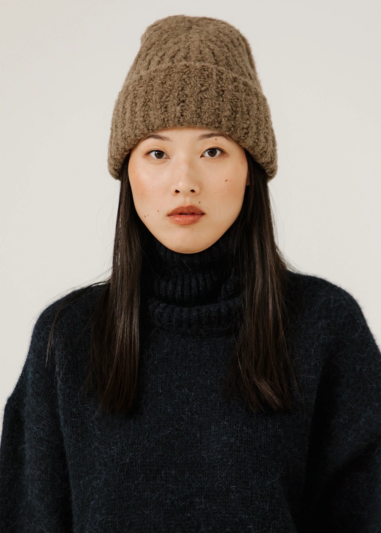 Bare-Knitwear-Colette-Boucle-Beanie-dark-khaki