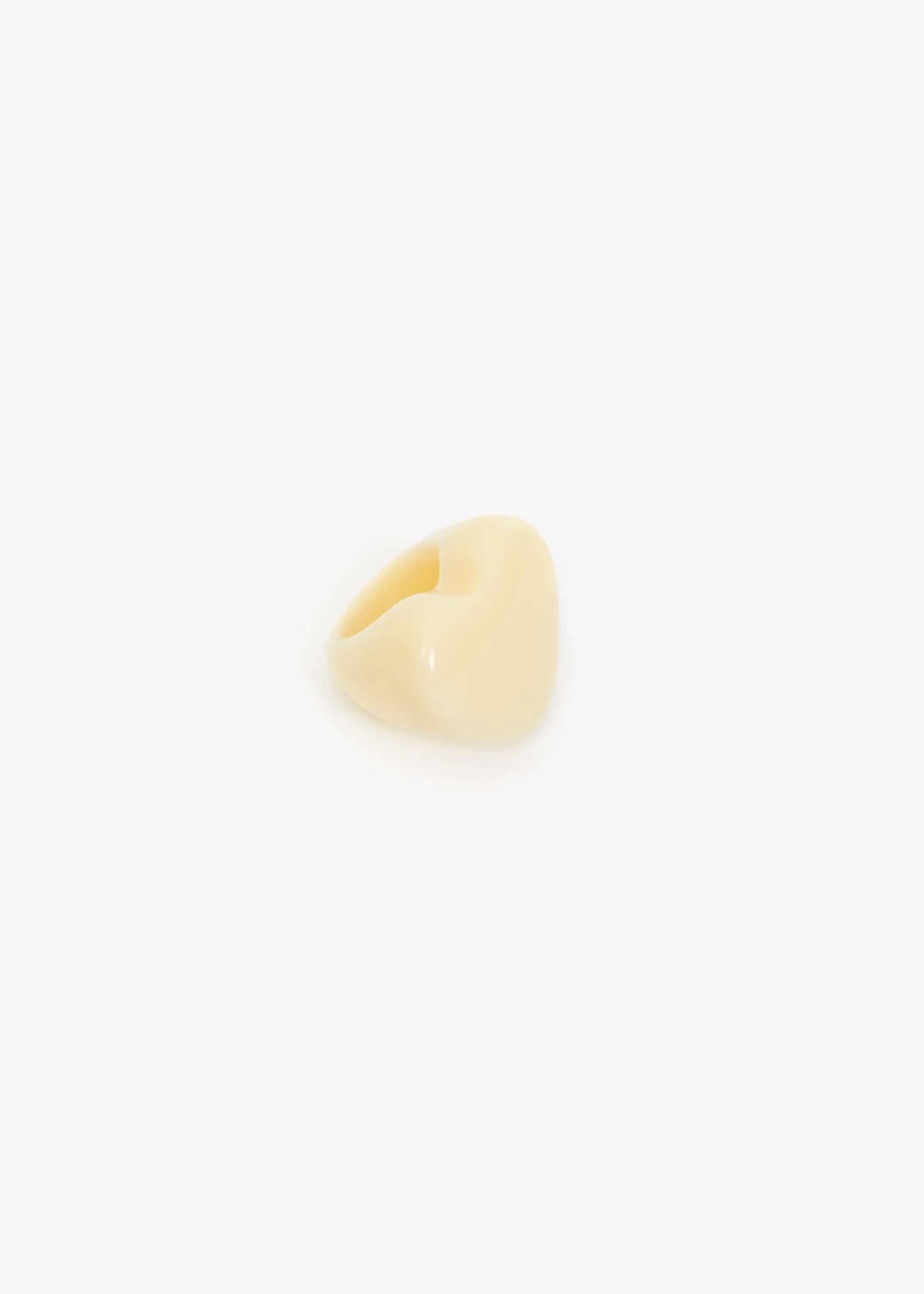 Clare-V-grande-heart-ring
