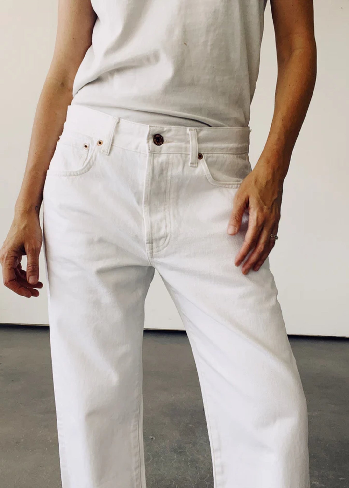 Hey-Gang-The-Loose-Crop-White