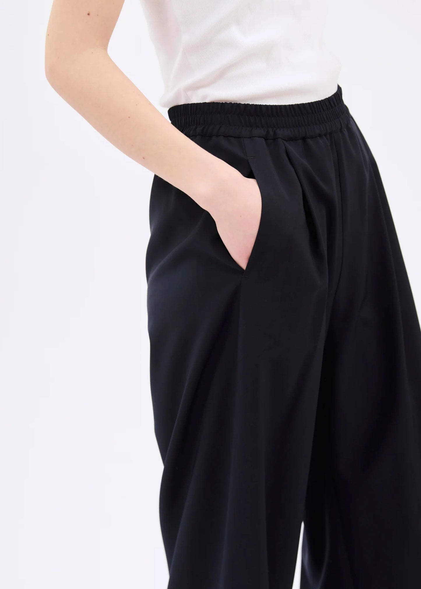 Odeeh-Light-Oxford-Wool-Hose-Navy