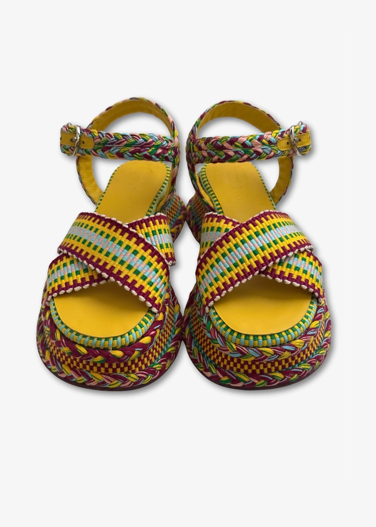 amambaih Ada Sandal