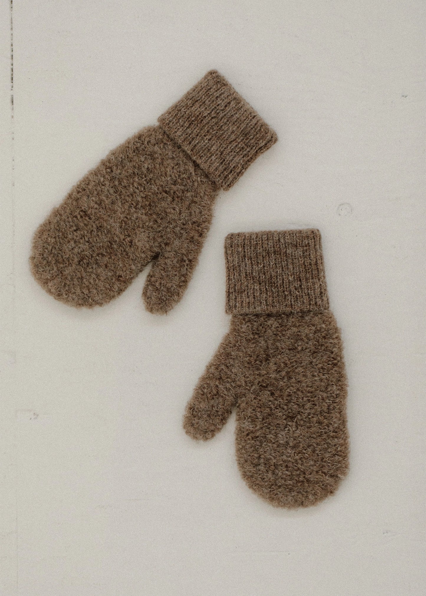 Bare-Knitwear-Alpaca-Boucle-Mittens-taupe