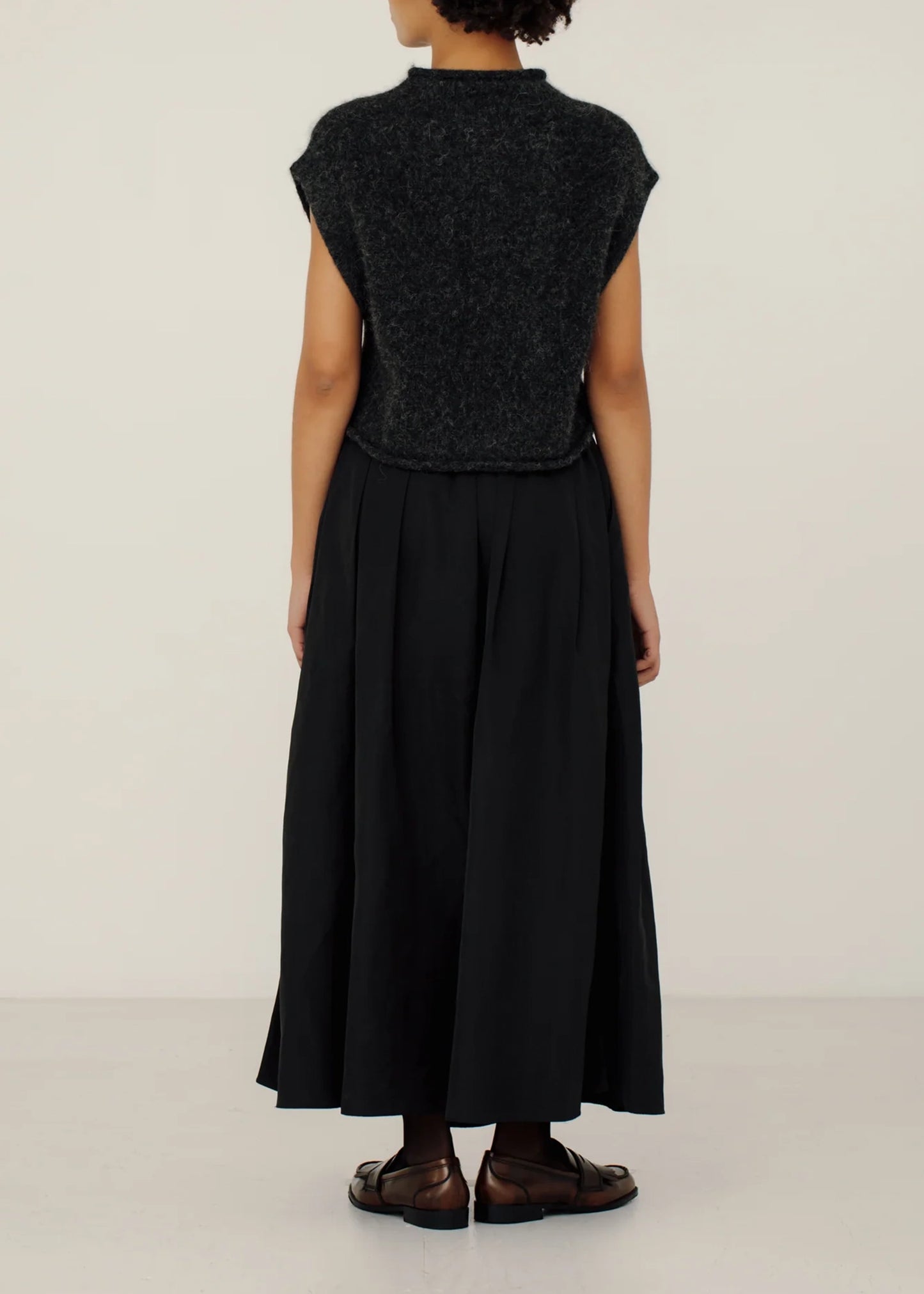 Bare-Knitwear-Iris-Vest-Basalt