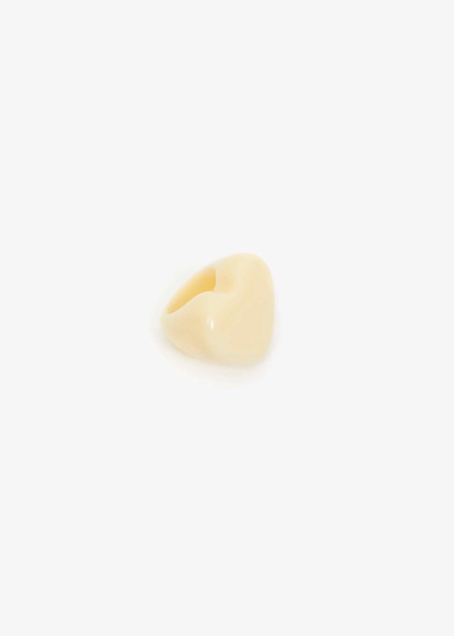 Clare-V-grande-heart-ring