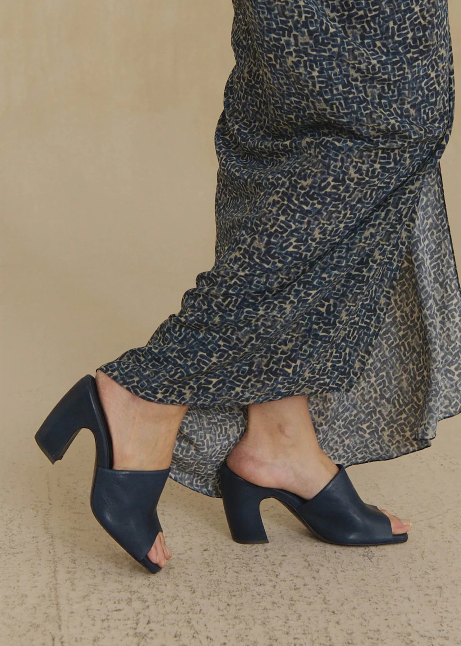 Cortana-Janis-navy-blue-leather-mules