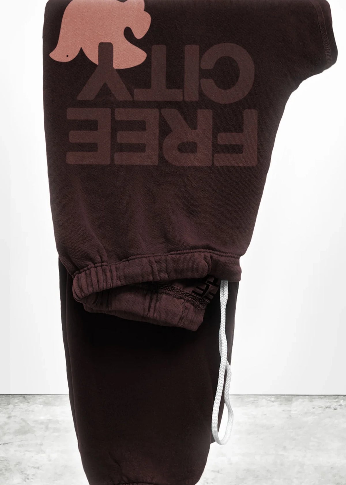 FREECITY-sweatpant-chocolate-rabbit