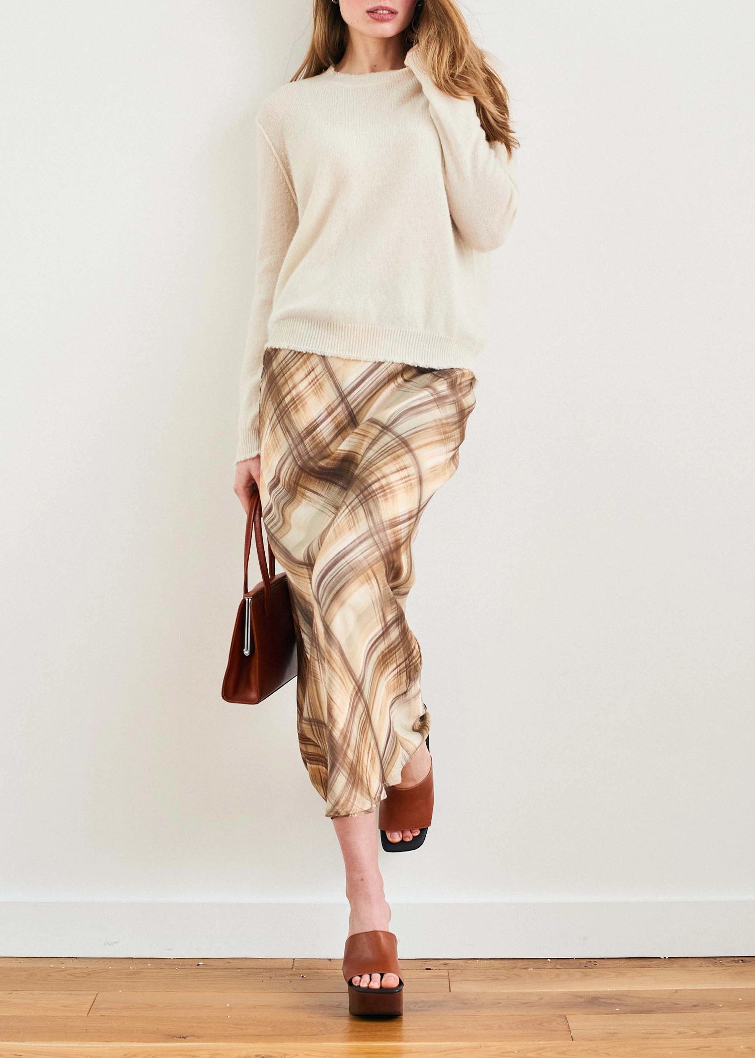 Jumer-1234-Cashmere-distressed-Crew