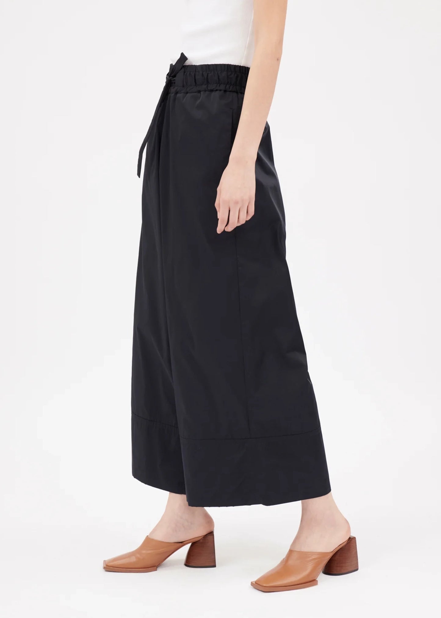 ODEEH-SOFT-DUCHESSE-TROUSERS-NAVY