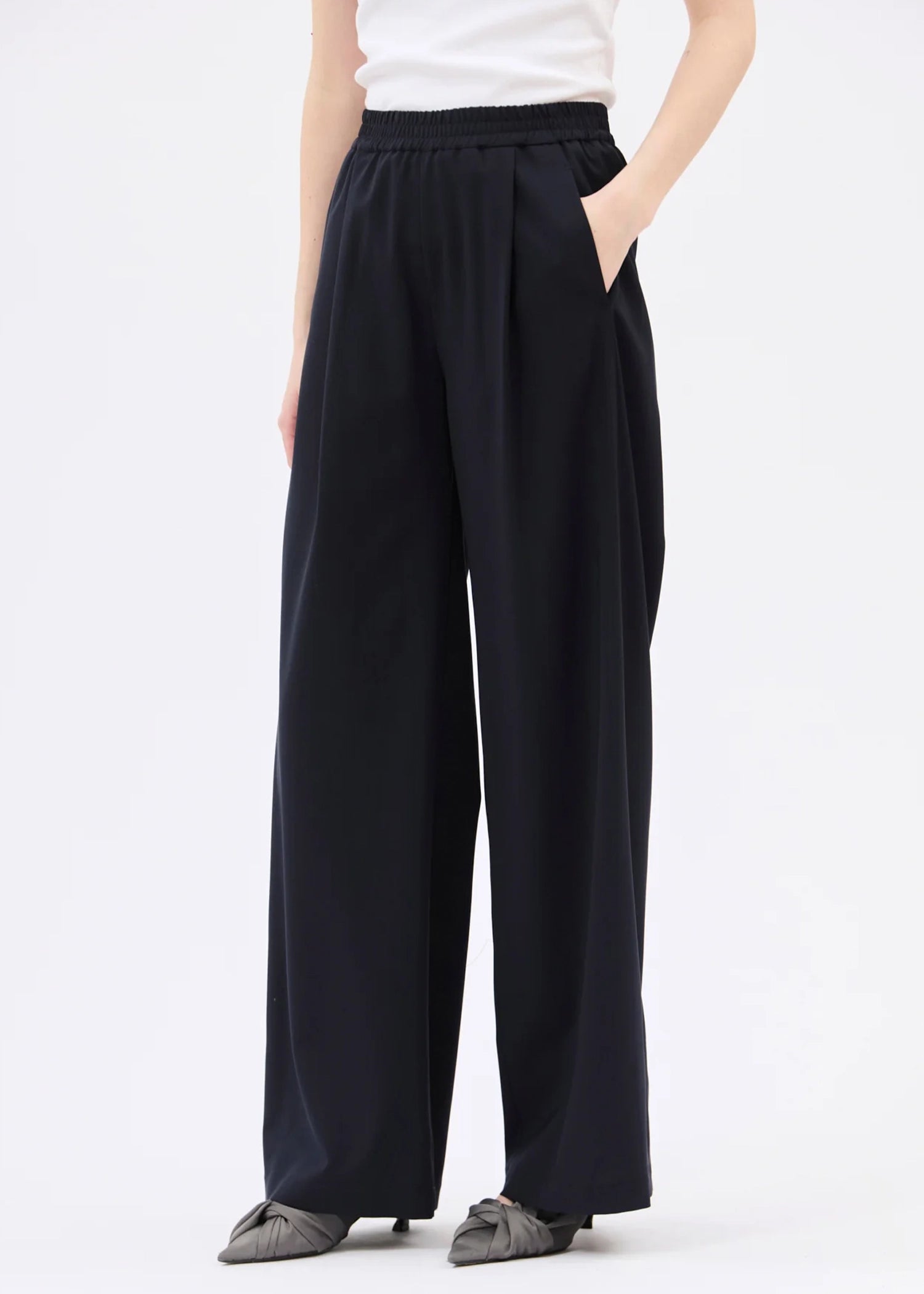 Odeeh-Light-Oxford-Wool-Hose-Navy