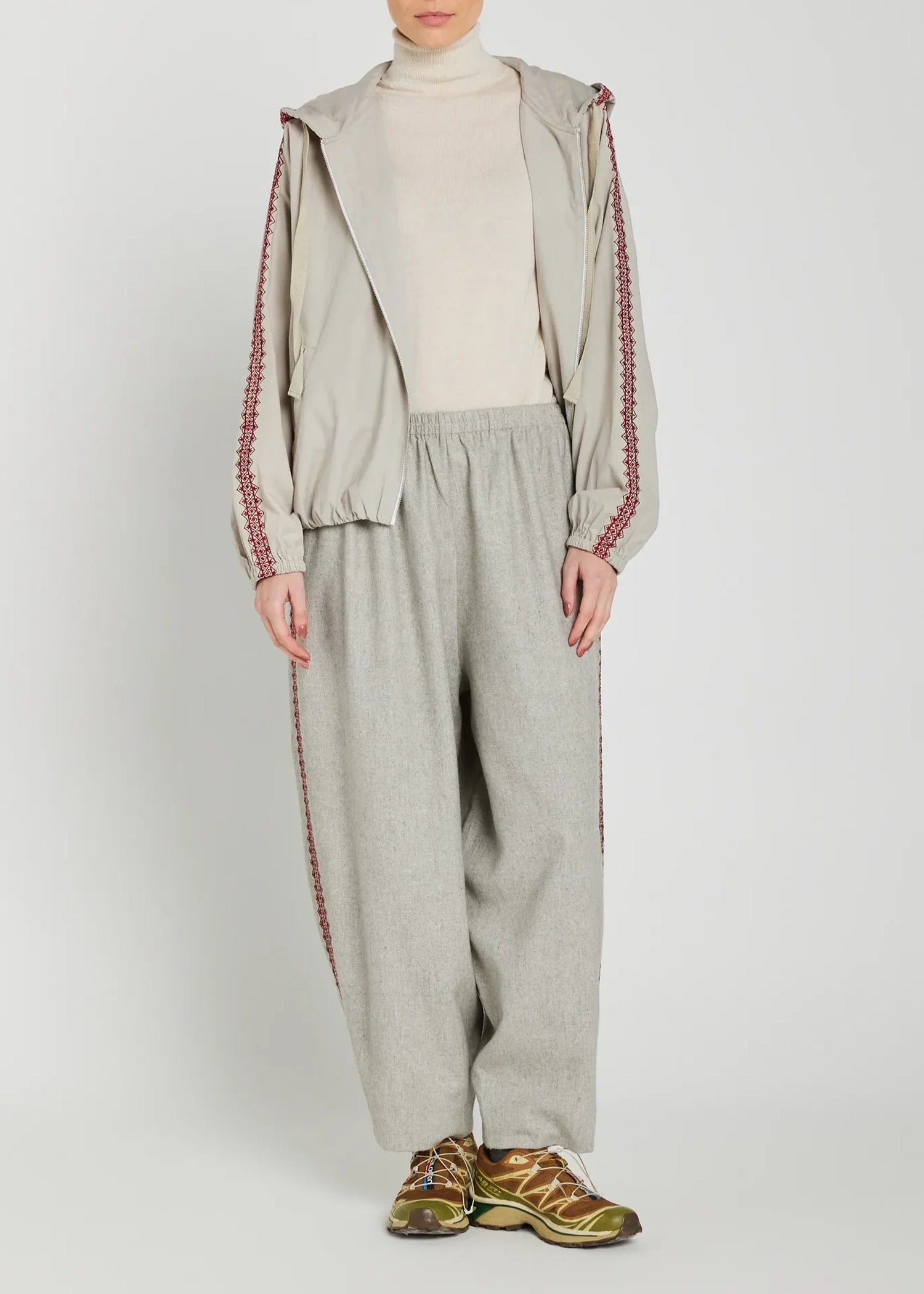 V-de-vinster-seema-embroidered-pants