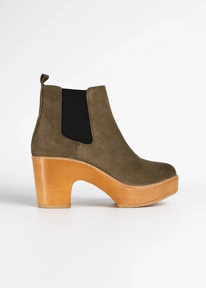 YouYou-YELSEA-VELVET-khaki-clogs