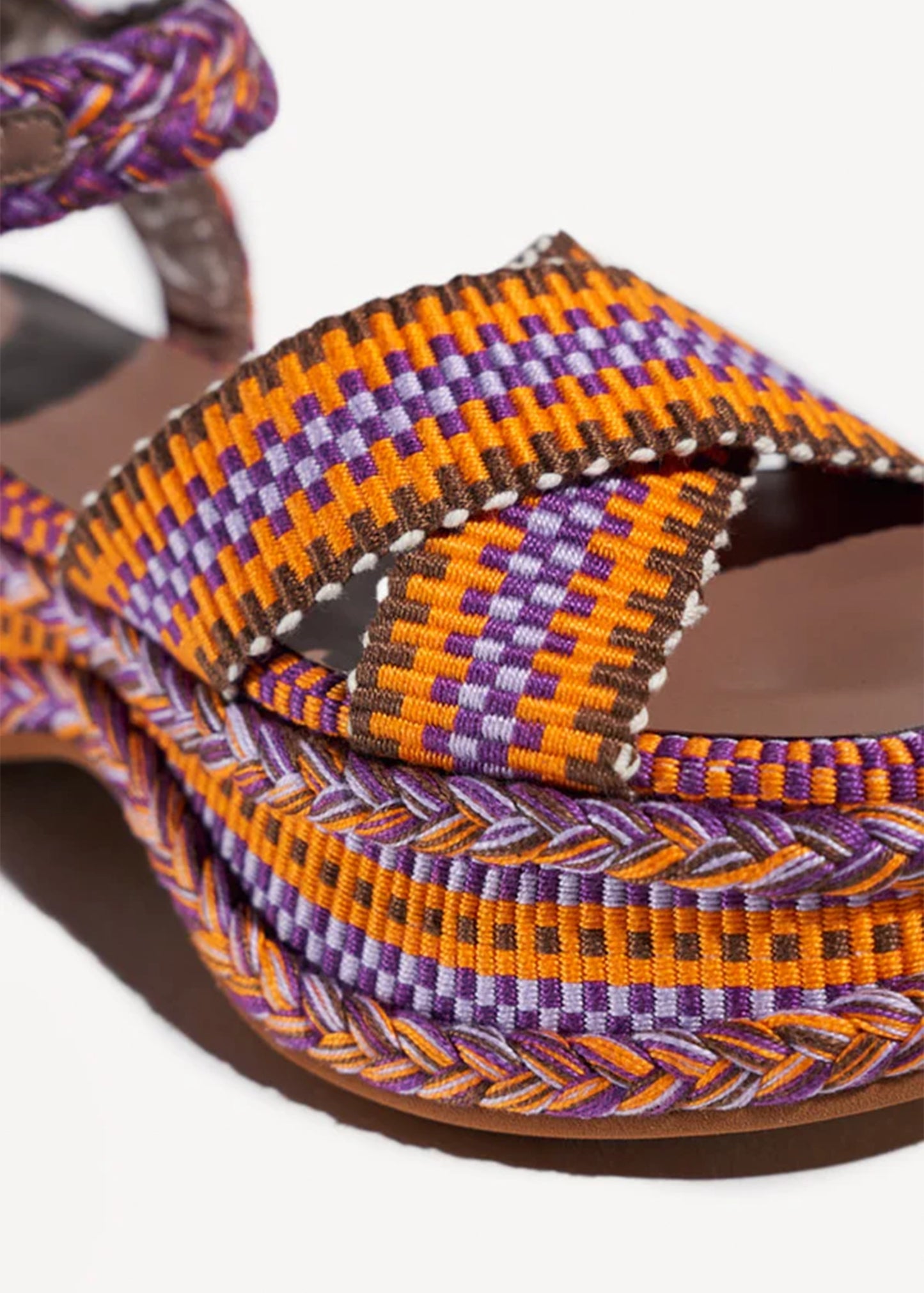 amambaih-paris-ada-sandal